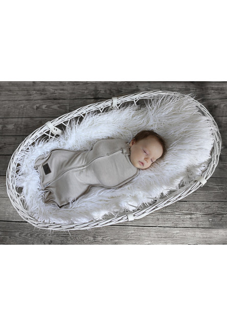 Zavinovačka Sleepee First Step Swaddle s čepičkou zdarma Tečky černé