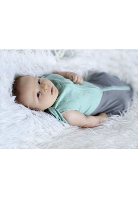 Zavinovačka Sleepee Second Step Swaddle s čepičkou zdarma Tečky černé