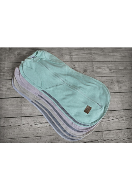 Zavinovačka Sleepee Second Step Swaddle s čepičkou zdarma Tečky černé